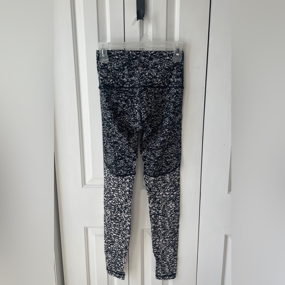 Lululemon Wunder Under Hi-Rise 
Ice Breaker White Black